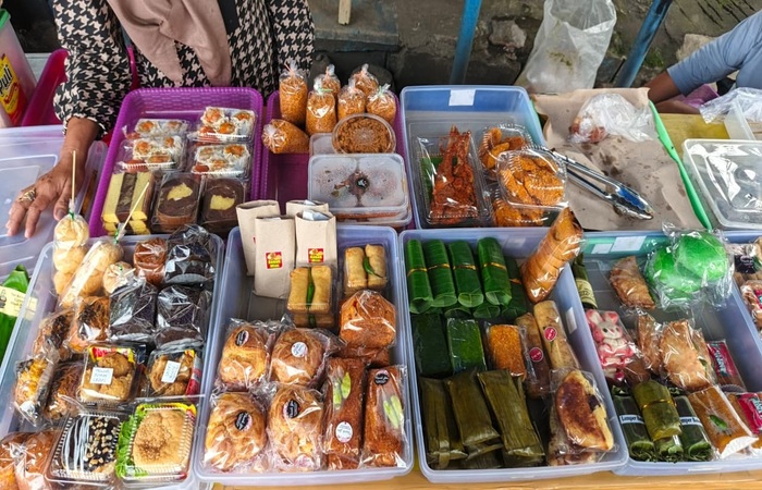 Ramadan Takjil Market in Tulungagung Thrives on Day One, Fueling Street Trade and Small Businesses